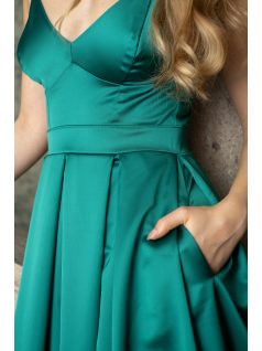 Zenina – V-kivágású szatén maxi ruha spagetti pántokkal zöld színben.