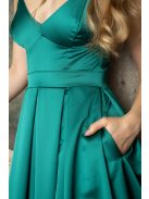 Zenina – V-kivágású szatén maxi ruha spagetti pántokkal zöld színben.