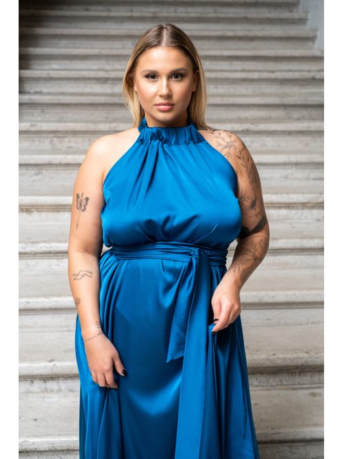 Olga – nyak és derékban megkötős maxi ruha light szatén anyagból.