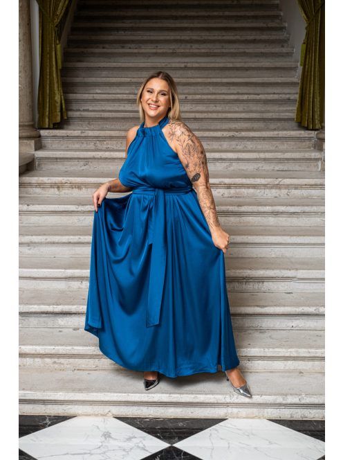 Olga – nyak és derékban megkötős maxi ruha light szatén anyagból.