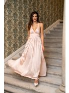 Emma - V-kivágású barack színű maxi ruha különleges hátrésszel light szatén anyagból