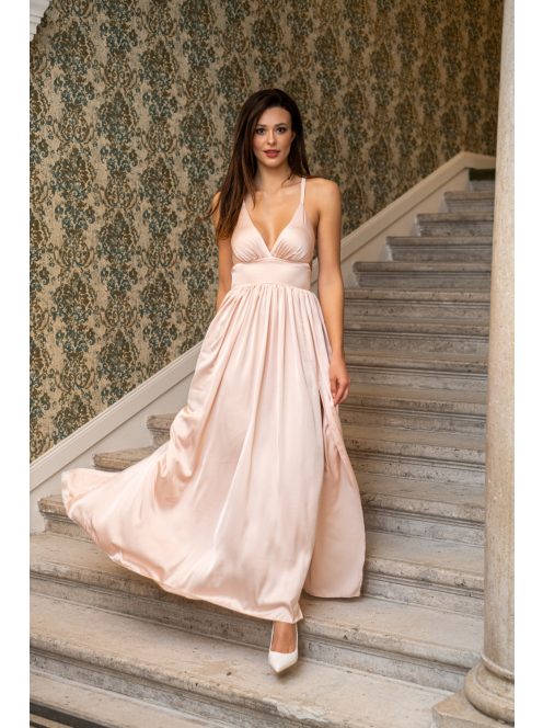 Emma - V-kivágású barack színű maxi ruha különleges hátrésszel light szatén anyagból