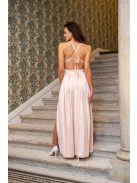 Emma - V-kivágású barack színű maxi ruha különleges hátrésszel light szatén anyagból