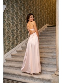   Emma - V-kivágású barack színű maxi ruha különleges hátrésszel light szatén anyagból