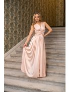 Kamilla – különleges, hátán fűzős maxi ruha barack színben.