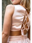 Kamilla – különleges, hátán fűzős maxi ruha barack színben.