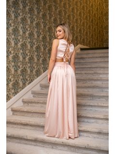   Kamilla – különleges, hátán fűzős maxi ruha light szatén anyagból, barack színben