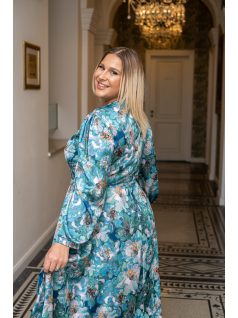   Dia – felgombolható hosszú ujjú maxi ruha mintás, light szatén anyagból 