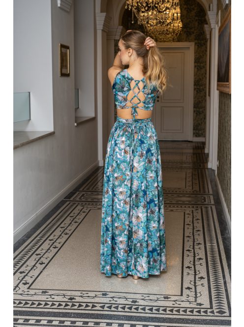 Kamilla – különleges, hátán fűzős, virágmintás maxi ruha.