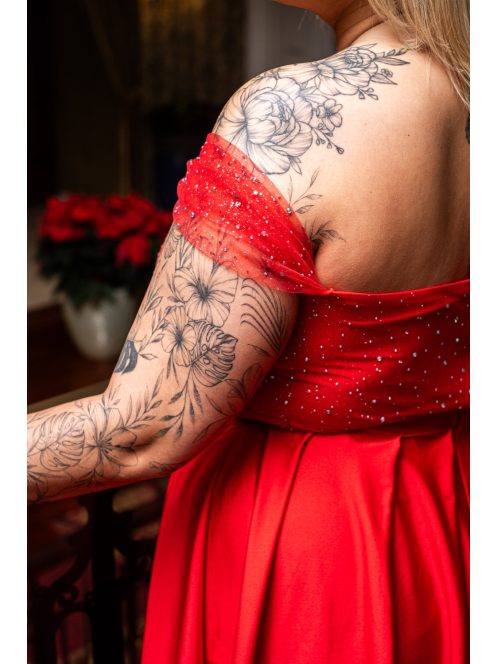 Inez – ráncolt felsőrészű, romantikus ujjú, piros színű mini ruha.