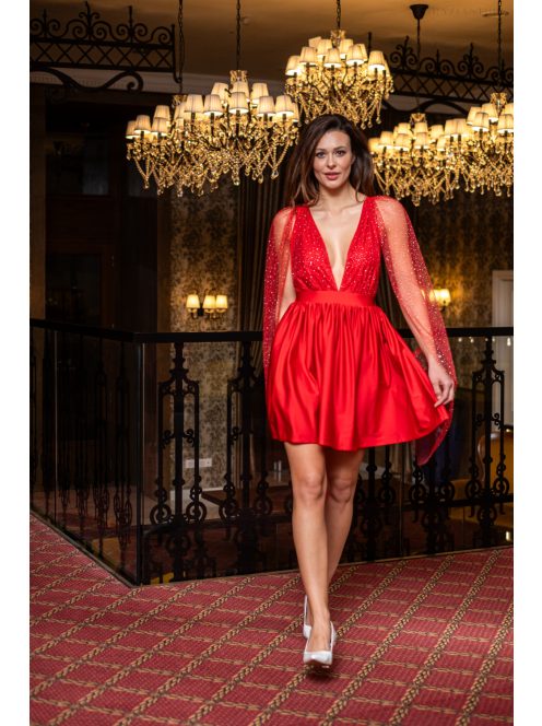 Scarlett - különleges maxi ruha keresztezett hátrésszel piros színben.