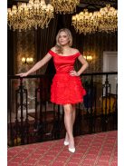 Frida – ejtett vállú szatén mini ruha szoknyáján tüll rátéttel.