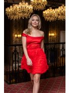 Frida – ejtett vállú szatén mini ruha szoknyáján tüll rátéttel.