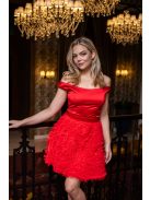 Frida – ejtett vállú szatén mini ruha szoknyáján tüll rátéttel.