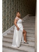 Inez – ráncolt felsőrészű, romantikus fehér szatén maxi ruha csillogós tüllel