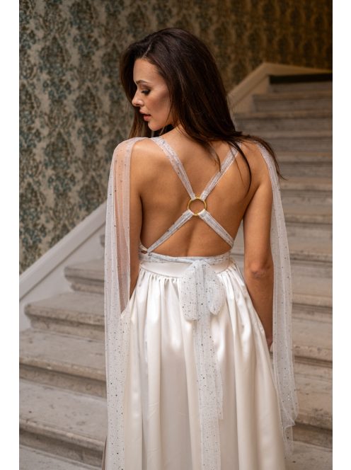 Scarlett - különleges maxi ruha keresztezett hátrésszel fehér színben.