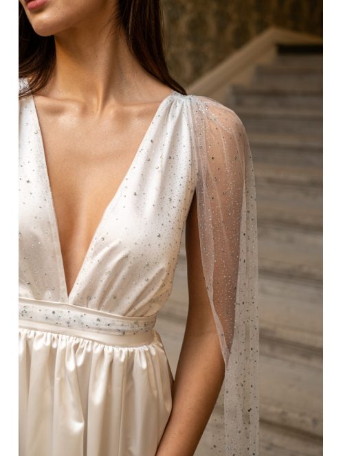 Scarlett - különleges maxi ruha keresztezett hátrésszel fehér színben.