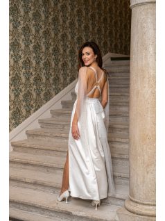 Scarlett - különleges maxi ruha keresztezett hátrésszel fehér színben.