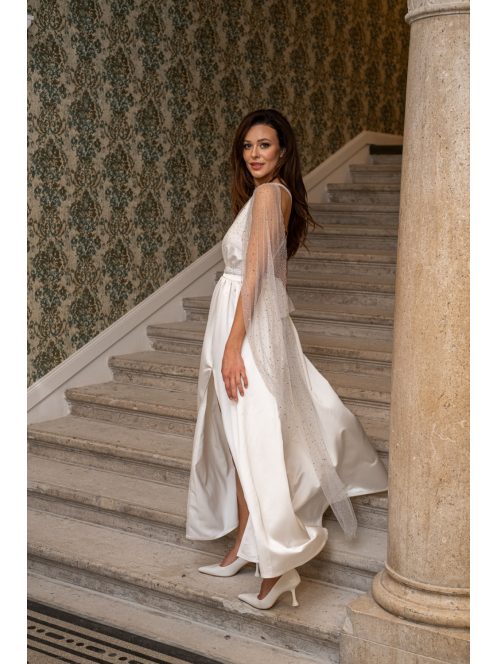 Scarlett - különleges maxi ruha keresztezett hátrésszel fehér színben szatén anyagból csillogó tüllel