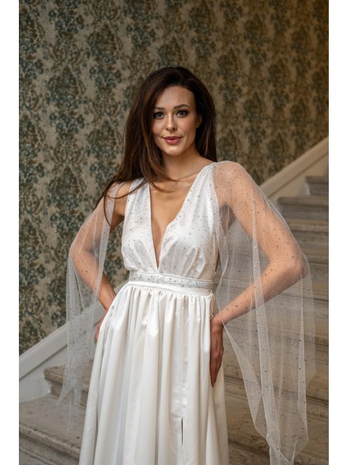 Scarlett - különleges maxi ruha keresztezett hátrésszel fehér színben szatén anyagból csillogó tüllel