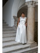 Manka–derekán masnival díszített, ujjatlan, szatén maxi ruha fehér színben