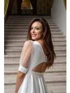 Andrea – fehér mini ruha puffos ujjakkal és különleges hátkivágással.