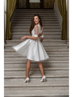 Andrea – fehér mini ruha puffos ujjakkal és különleges hátkivágással.