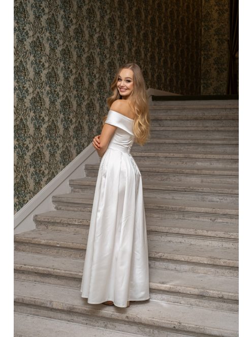Audrey - szív kivágású maxi ruha fehér színben szatén anyagból
