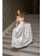 Audrey - szív kivágású maxi ruha fehér színben szatén anyagból.