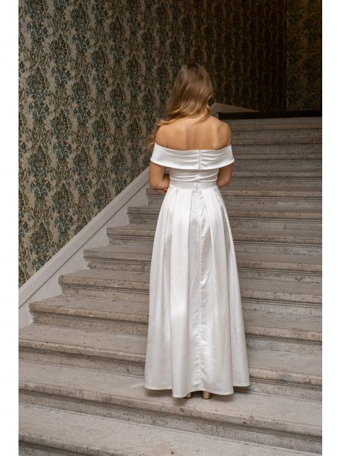 Audrey - szív kivágású maxi ruha fehér színben szatén anyagból.