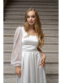   Nicole -Aszimmetrikus szatén maxi ruha csipke ujjakkal fehér színben