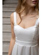 Evelin – fodros aljú fehér szatén maxi ruha vastag pántokkal.