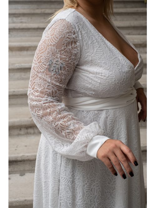 Daisy – átlapolt, hosszú ujjú muszlin maxi ruha csipkével.