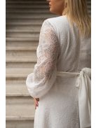 Daisy – átlapolt, hosszú ujjú muszlin maxi ruha csipkével.