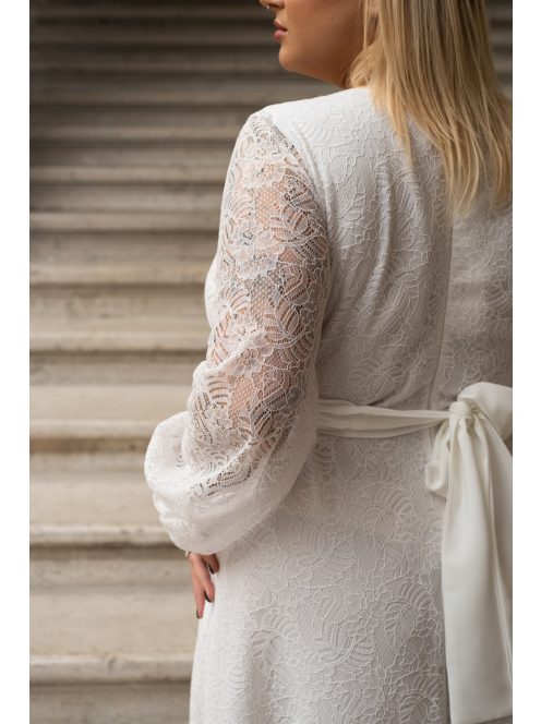 Daisy – átlapolt, hosszú ujjú muszlin maxi ruha csipkével.