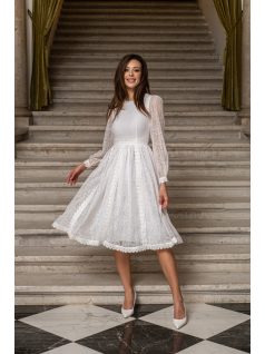 Csinszka – hosszú ujjú, csipke midi, esküvői ruha fehér színben.