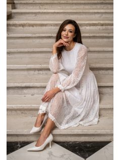 Csinszka – hosszú ujjú, csipke midi, esküvői ruha fehér színben.