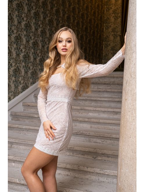 Lotti – szűkszabású, fehér csipke mini ruha hosszú ujjakkal.