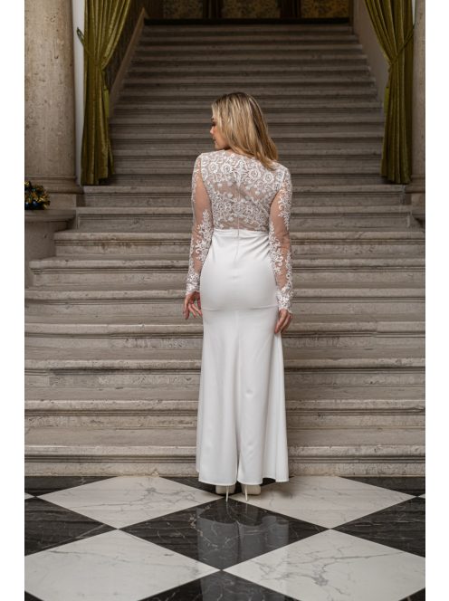 Léna – mély dekoltázsú, hosszú ujjú, maxi ruha csipke felsőrésszel.