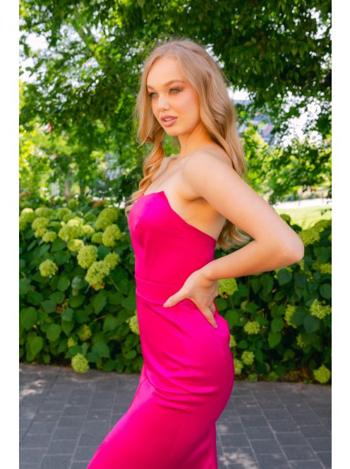 Marilyn – pántnélküli szatén maxi ruha magenta színben, sliccelt szoknyával