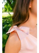 Linda - púder színű féloldalas lágy szatén maxi ruha masnival