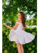 Fridra - fehér jacquard mini ruha ejtett vállakkal és rakott szoknyával