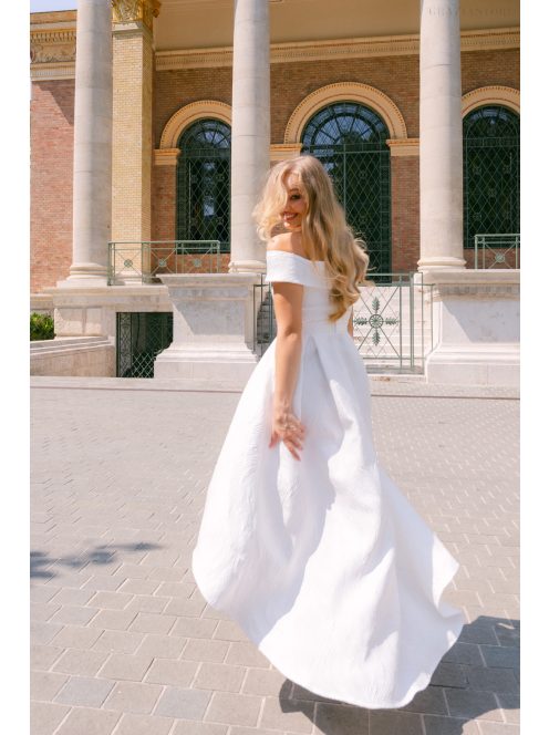 Boundless fehér jacquard maxi ruha - Ejtett váll, aszimmetrikus szoknya