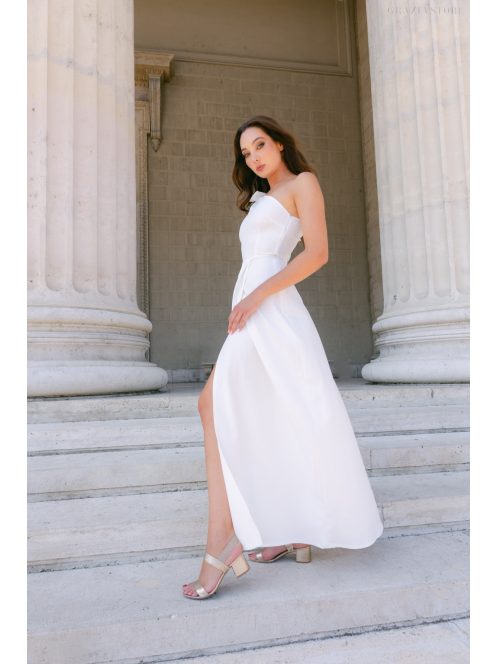 Linda fehér matt anyagú maxi ruha - Féloldalas alkalmi ruha masnival
