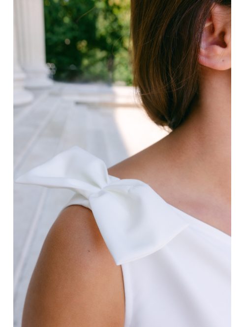 Linda fehér matt anyagú maxi ruha - Féloldalas alkalmi ruha masnival