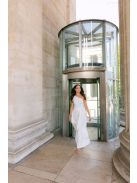 Linda fehér matt anyagú maxi ruha - Féloldalas alkalmi ruha masnival