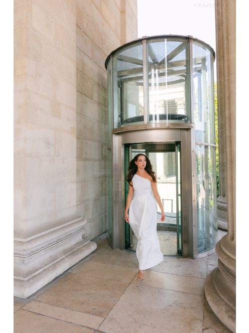 Linda fehér matt anyagú maxi ruha - Féloldalas alkalmi ruha masnival