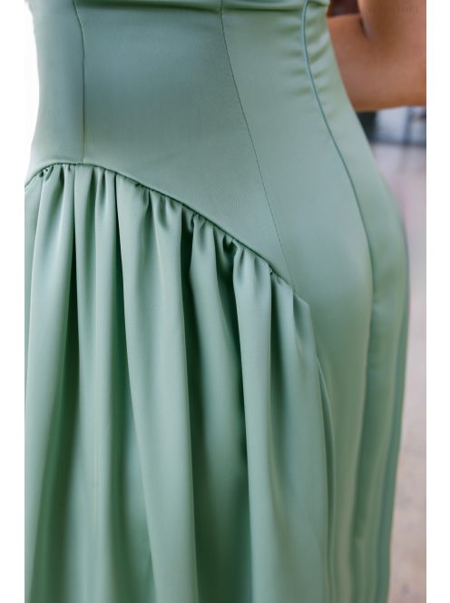 Niko – lágy szatén maxi ruha csípővonalban szabott fazonnal zsálya színben