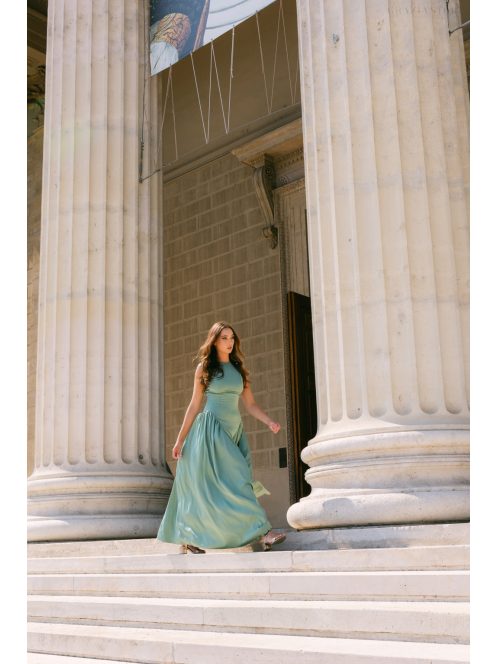 Zsálya színű szatén maxi ruha mély hátkivágással