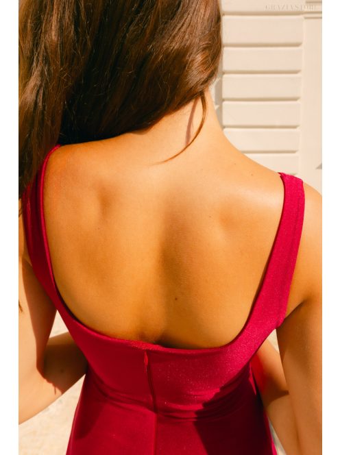 Dominika – bordó színű A-vonalú maxi ruha vastag pánttal.